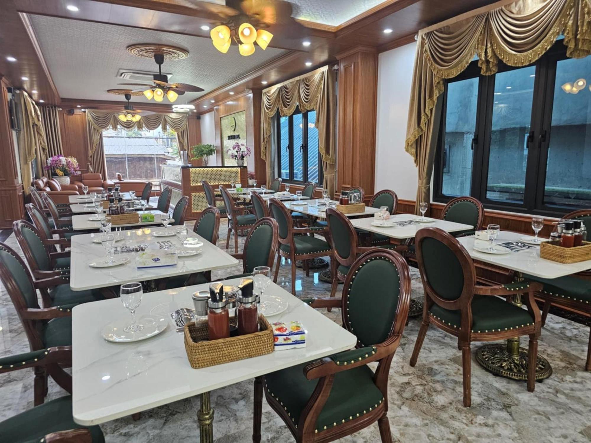 Sky Hotel Vang Vieng Exterior photo