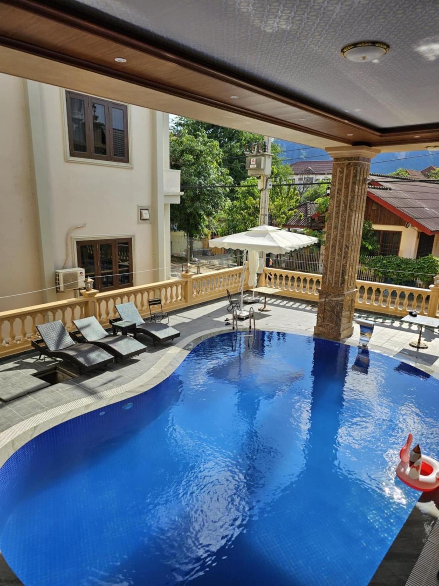 Sky Hotel Vang Vieng Exterior photo