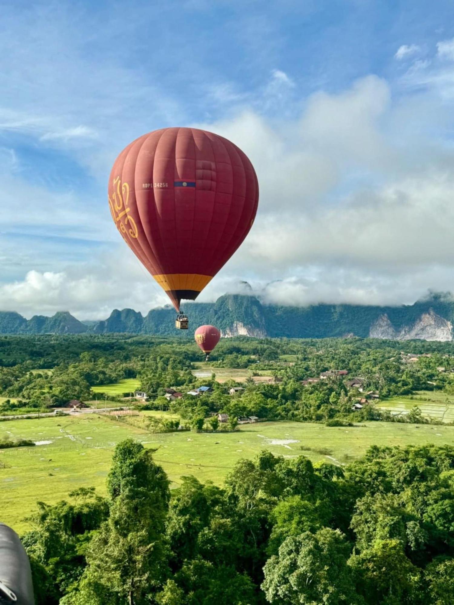 Sky Hotel Vang Vieng Exterior photo
