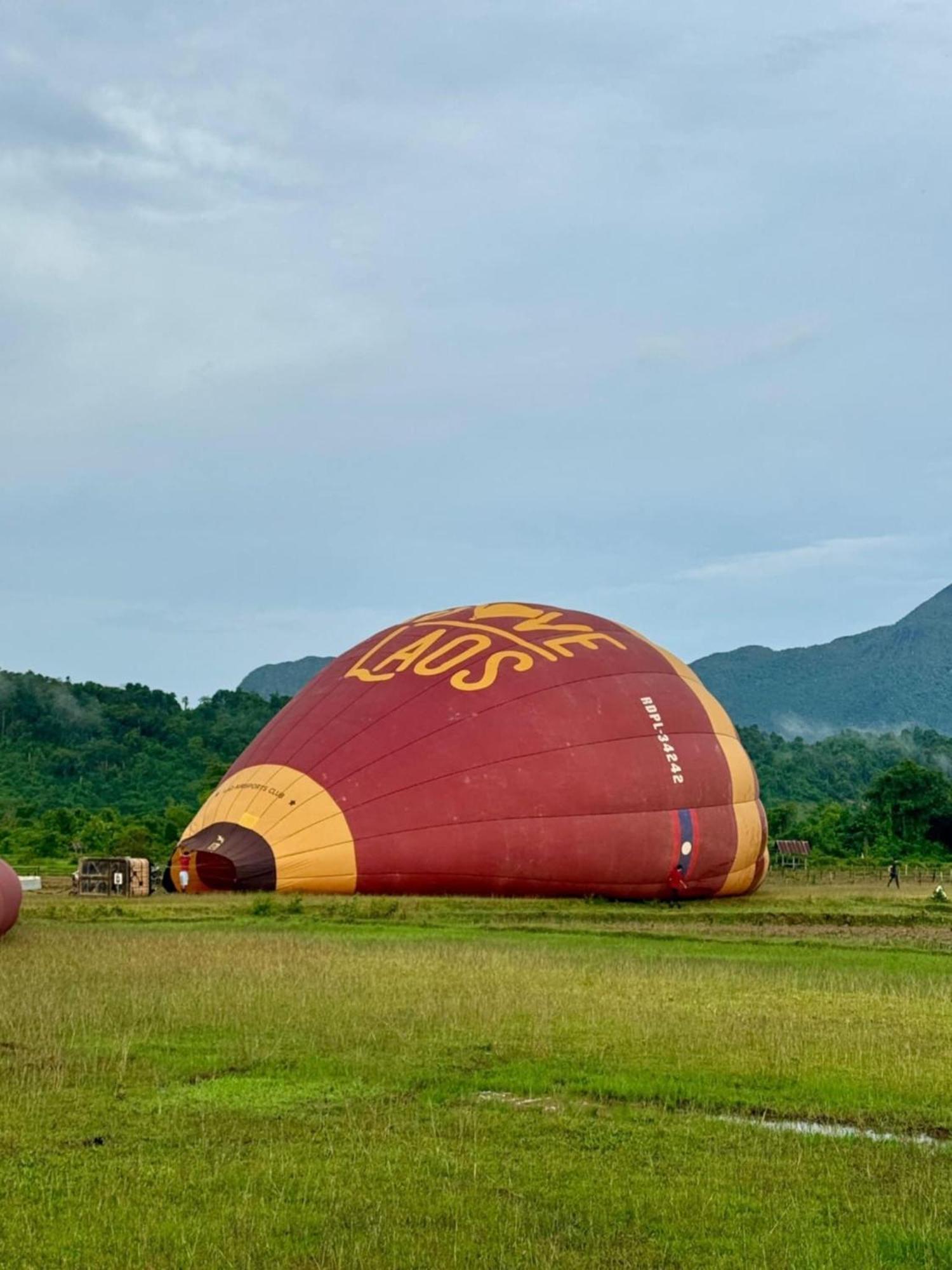 Sky Hotel Vang Vieng Exterior photo