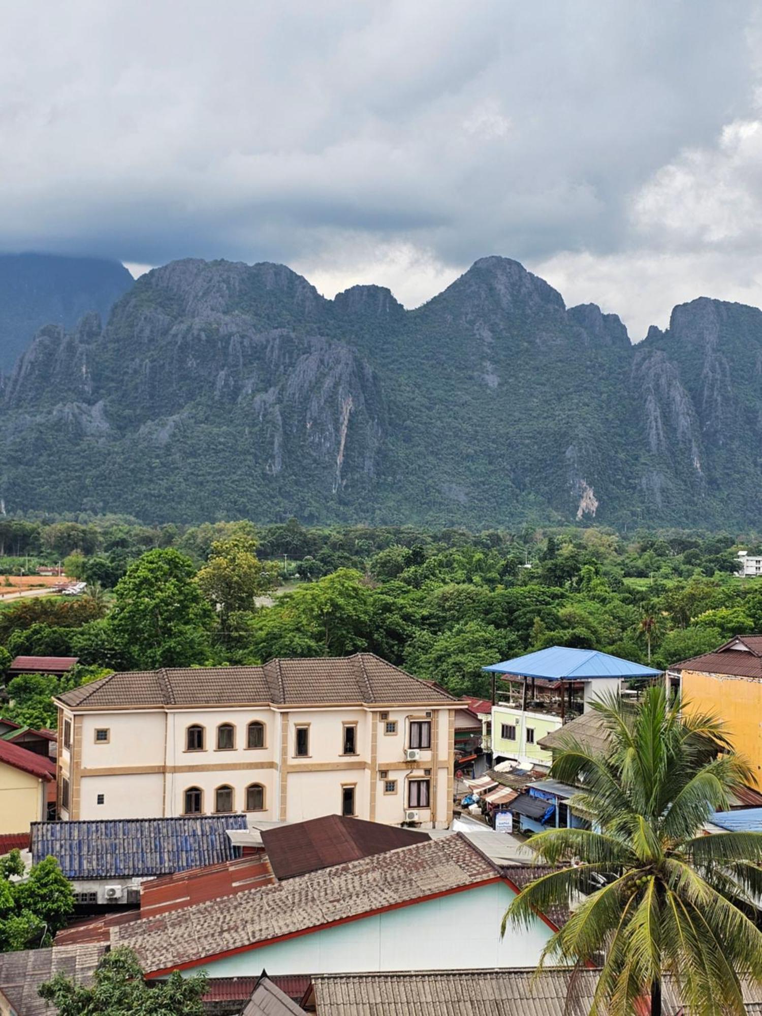 Sky Hotel Vang Vieng Exterior photo