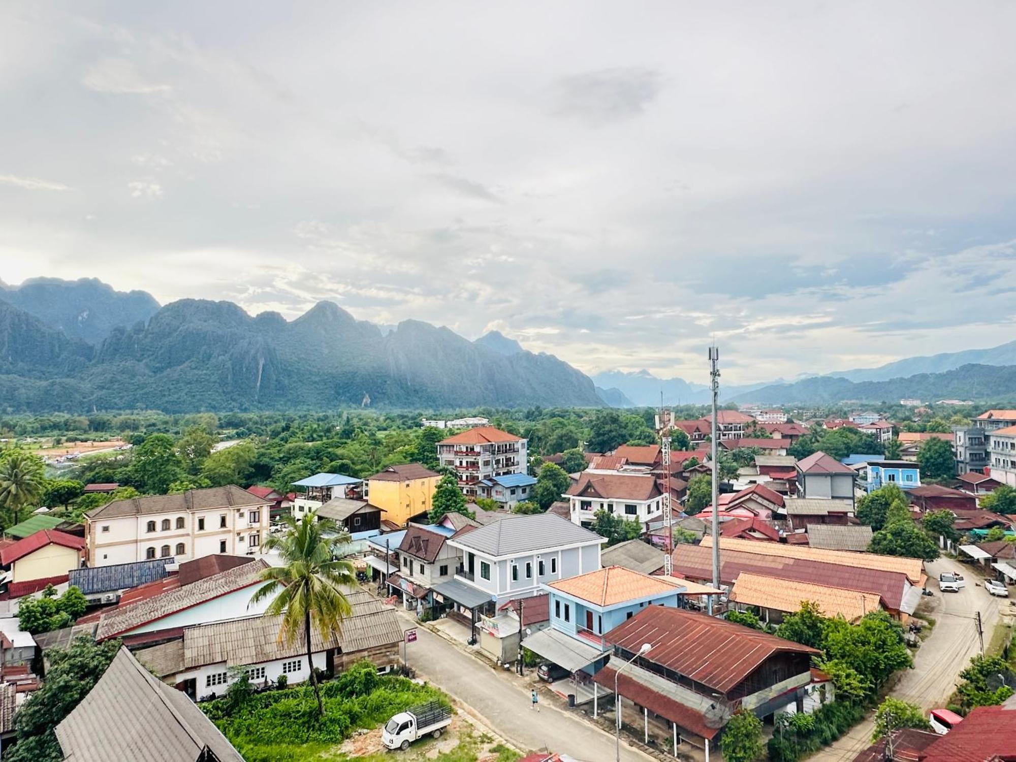 Sky Hotel Vang Vieng Exterior photo