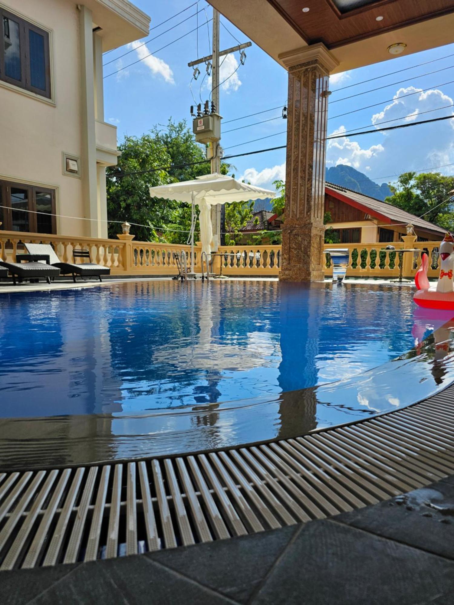 Sky Hotel Vang Vieng Exterior photo