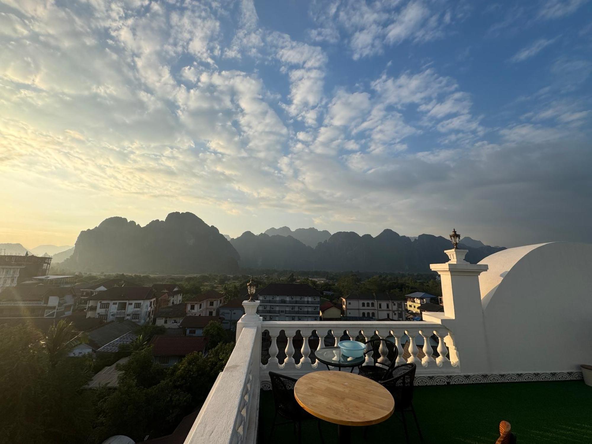 Sky Hotel Vang Vieng Exterior photo