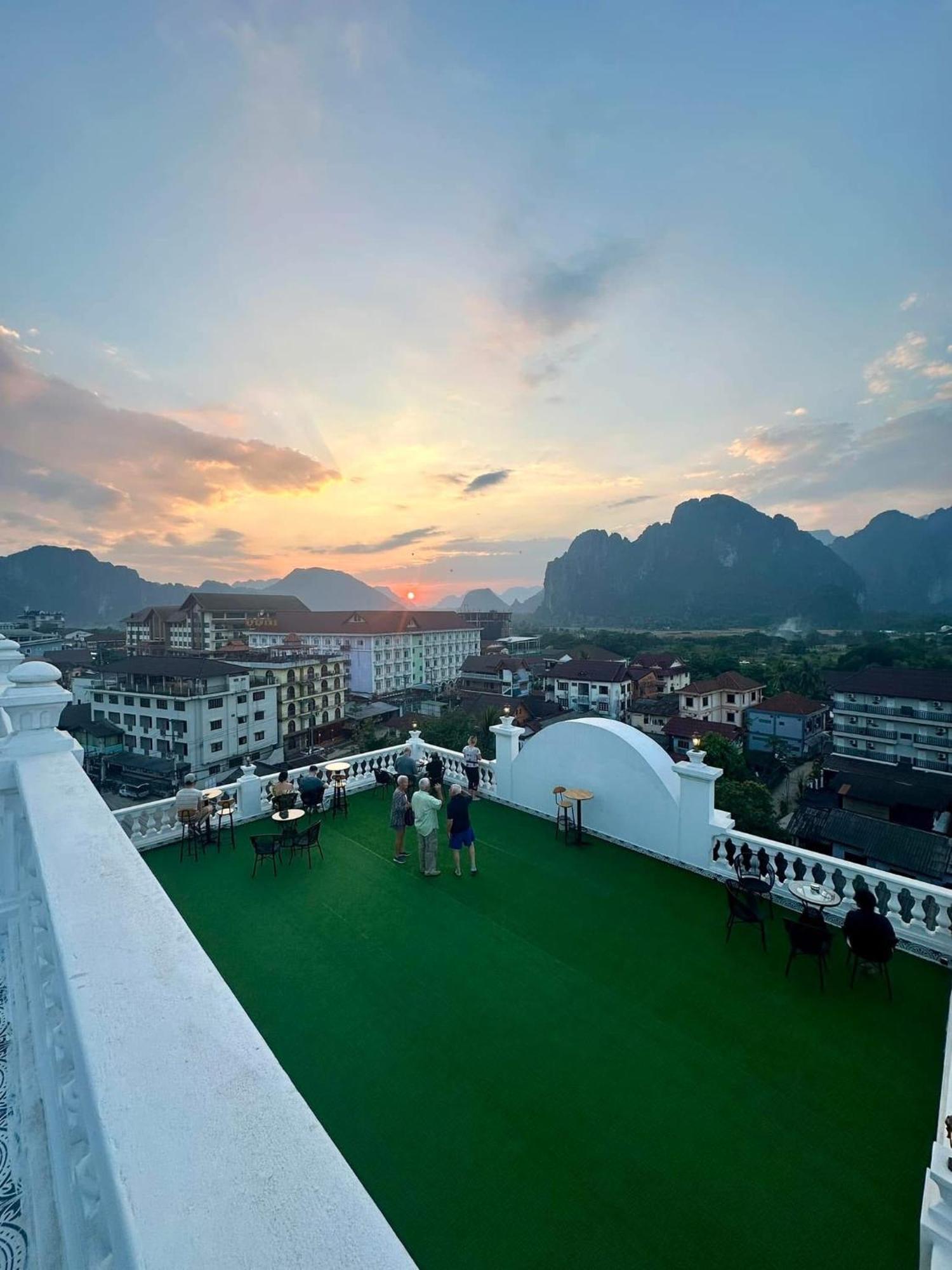 Sky Hotel Vang Vieng Exterior photo